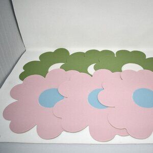 PuTian Flower Vinyl Placemats Set of 6 Reversible Waterproof Heat Resistant Mult
